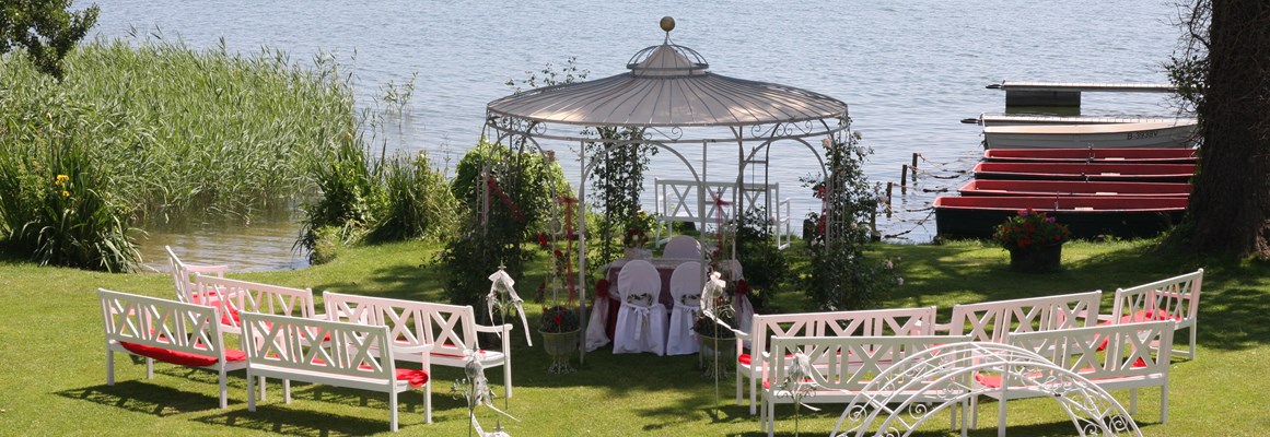 Hochzeitslocation: Trauung direkt am See - Das Landhaus am See - Alte Eichen