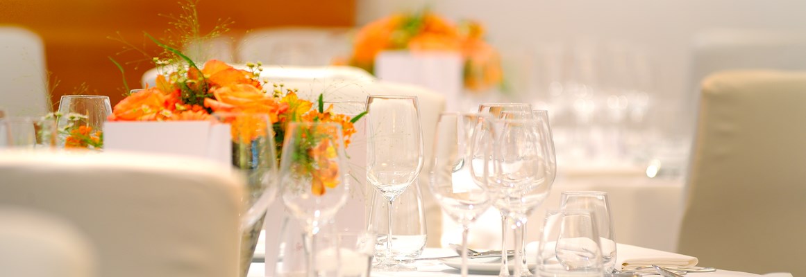 Hochzeitslocation: Tischdekoration - Schlosshotel Monrepos