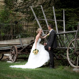 Hochzeitslocation: Brautpaar im Steinbruch - Hotel und Restaurant Lochmühle