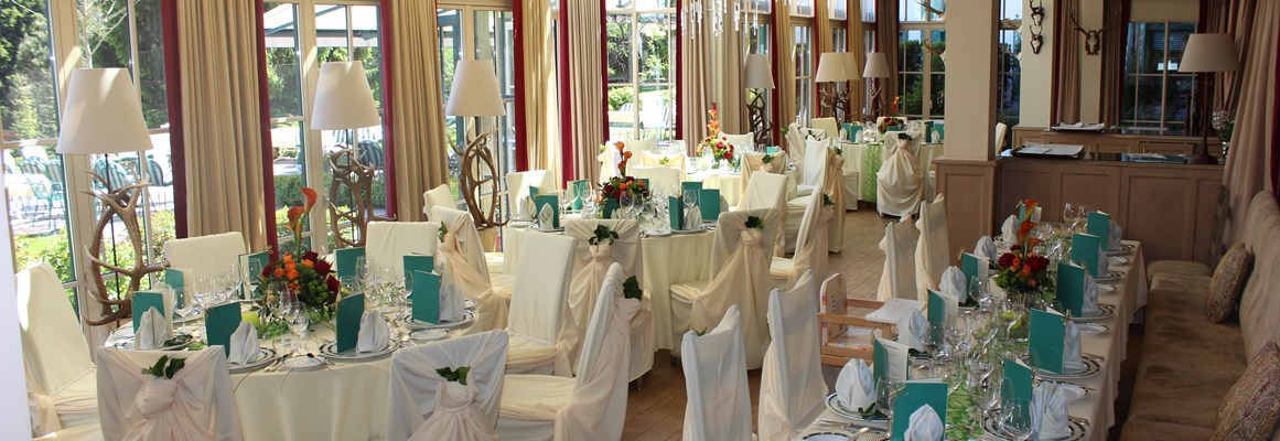 Hochzeitslocation: Festlich gedeckter Wintergarten - Astoria Resort***** in Seefeld