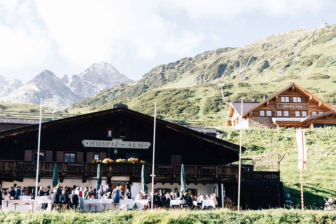 Hochzeitslocation: Hospiz Alm inmitten von saftig grünen Wiesen - arlberg1800 RESORT