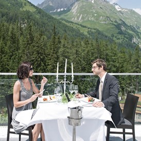 Hochzeitslocation: Dinner auf der Terrasse des Turmes - Gradonna ****s Mountain Resort Châlets & Hotel