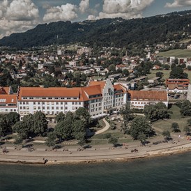 Hochzeitslocation: Blick auf das Sentido Seehotel Am Kaiserstrand vom Bodensee aus.  - Seehotel am Kaiserstrand
