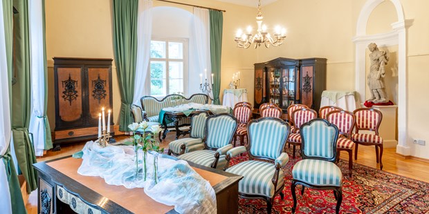 Destination-Wedding - Preisniveau Zimmer/Suiten: €€ - Standesamt im Schloss Rosenau - Schlosshotel Rosenau