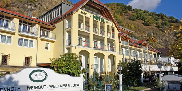 Destination-Wedding - Exklusivität - Region Wachau - Hotel - Frontansicht - Gartenhotel & Weingut Pfeffel