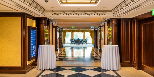 Destination-Wedding - Preisniveau Hochzeitsfeier: €€€ - Wien - Ballsaal Foyer - InterContinental Wien