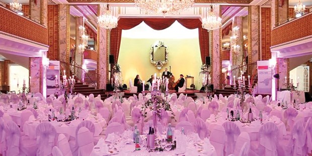 Destination-Wedding - Garten - Wien - unser prunkvoller Ballsaal - Austria Trend Parkhotel Schönbrunn