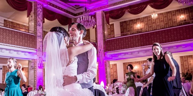 Destination-Wedding - Preisniveau Hochzeitsfeier: €€ - Wien - Es lebe das Brautpaar - Austria Trend Parkhotel Schönbrunn