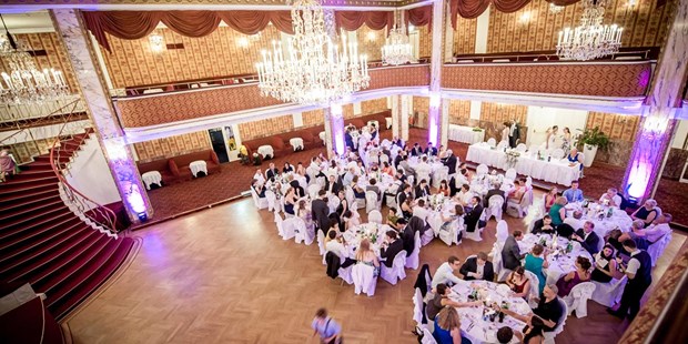 Destination-Wedding - Preisniveau Hochzeitsfeier: €€ - Wien - zu Tisch  - Austria Trend Parkhotel Schönbrunn