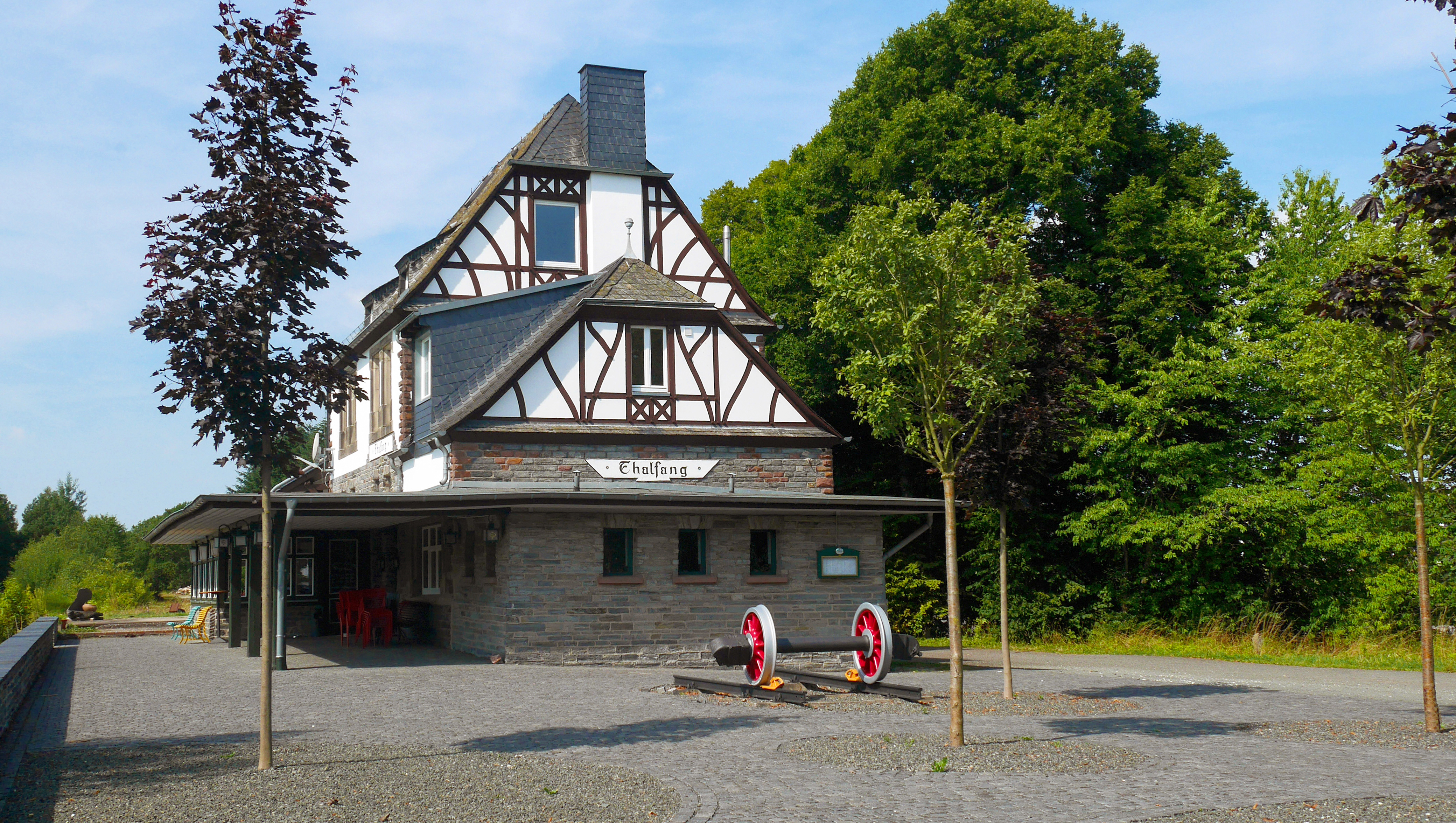 Hochzeitslocation - Außenansicht Bahnhof Thalfang - Bahnhof Thalfang GmbH
