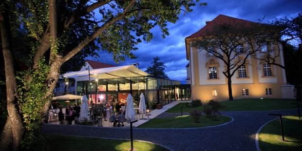 Destination-Wedding - Standesamtliche Trauung - Österreich - Hofwirt bei Nacht - Hotel Hofwirt