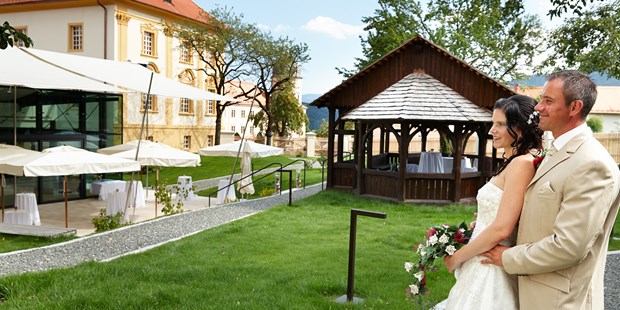 Destination-Wedding - Perfekte Jahreszeit: Winter-Hochzeit - Garten mit Salettl - Hotel Hofwirt