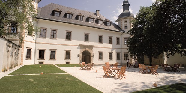 Destination-Wedding - Perfekte Jahreszeit: Sommer-Hochzeit - JUFA Hotel Schloss Röthelstein/Admont***