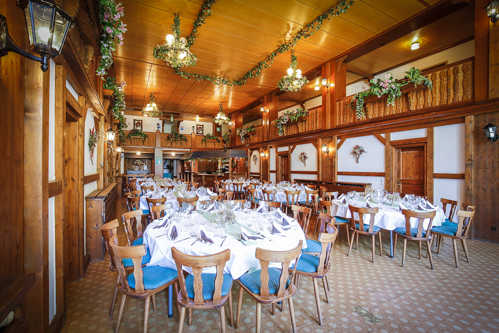 Hochzeitslocation - Festssaal mit eigener Terrasse, Spielzimmer für Kinder und direktem Zugang zur Pension - Brauerei Zwönitz