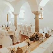 Destination-Wedding: Der altehrwürdige Gewölbesaal - Lester Hof