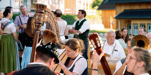 Destination-Wedding - Art der Location: Restaurant - Musik gehört bei einer Hochzeit im Narzissendorf Zloam einfach dazu. - Narzissendorf Zloam