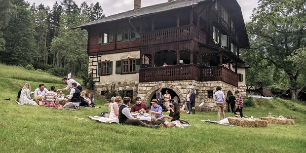 Destination-Wedding - Umgebung: in den Bergen - Gemütliches Picknick bei der Hochzeit am Riegelhof. - Riegelhof - Landsitz Doderer