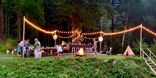 Destination-Wedding - Gartenhochzeit - Lagerfeuer, Lichterkette und ganz viel Liebe - so kann eure Hochzeit am Riegelhof aussehen. - Riegelhof - Landsitz Doderer