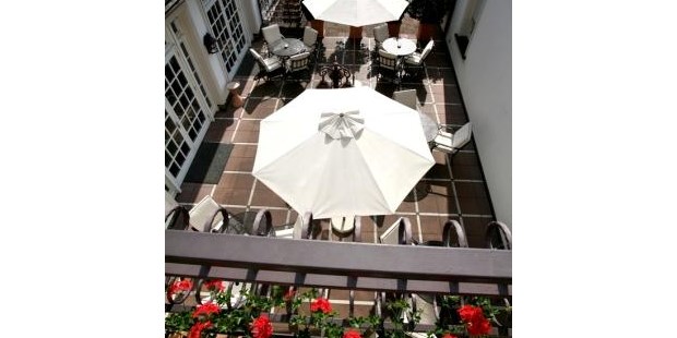 Destination-Wedding - Exklusivität - Niederrhein - Terrasse
Exklusiv für alle Feiern, die im Bankettsaal "Holunder-Kastanie" stattfinden.  - Hotel „Schloss Friedestrom“