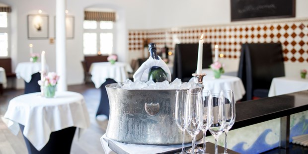 Destination-Wedding - Preisniveau Hochzeitsfeier: €€€ - Essen - Remise - Schlosshotel Hugenpoet