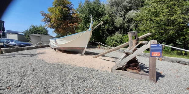 Destination-Wedding - Umgebung: am Land - Unsere Freianlage mit einem originale Boot aus Kalabrien - Ristorante Il Pescatore