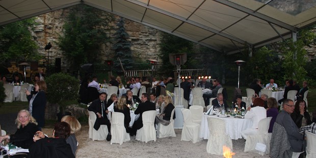 Destination-Wedding - Umgebung: am Fluss - Schwäbische Alb - Hochzeit im Festzelt - Hotel und Restaurant Lochmühle