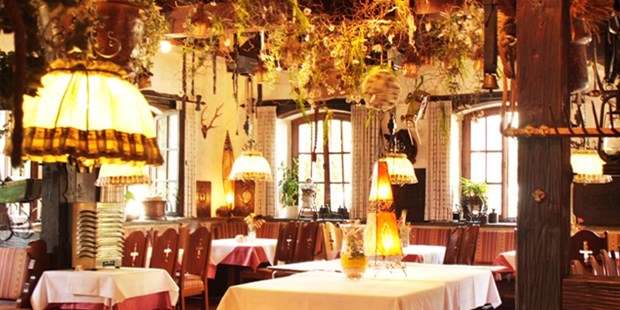 Destination-Wedding - Art der Location: Restaurant - Schwäbische Alb - Kutscherstube - Hotel und Restaurant Lochmühle