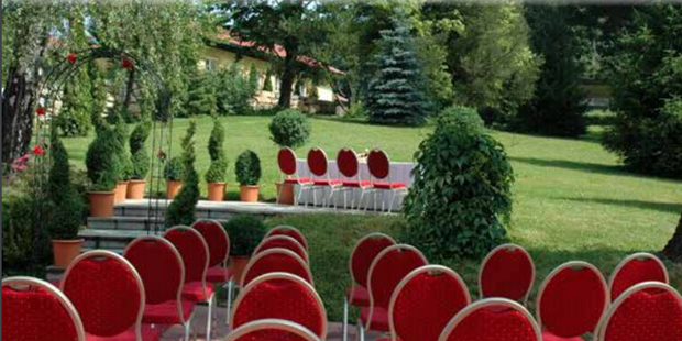 Destination-Wedding - Art der Location: Hotel / Chalet - Niederösterreich - Standesamtliche /Kirchlichen Trauung im Parkgarten - Hochzeitslocation - Hotel - Eventrestaurant - Pedros