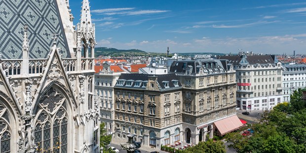 Destination-Wedding - Preisniveau Hochzeitsfeier: €€ - Wien - Außenansicht von Votiv Kirche - Hotel Regina