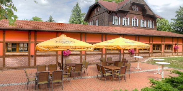 Destination-Wedding - Art der Location: Restaurant - Saalterrasse ... hier können auch nur Stehtische gestellt werden - Jagdschloss Waldsee