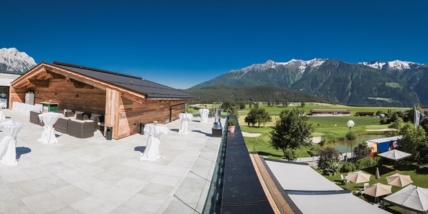 Destination-Wedding - Preisniveau Hochzeitsfeier: €€€ - Tirol - Dachterrasse für Empfänge - Greenvieh Chalet