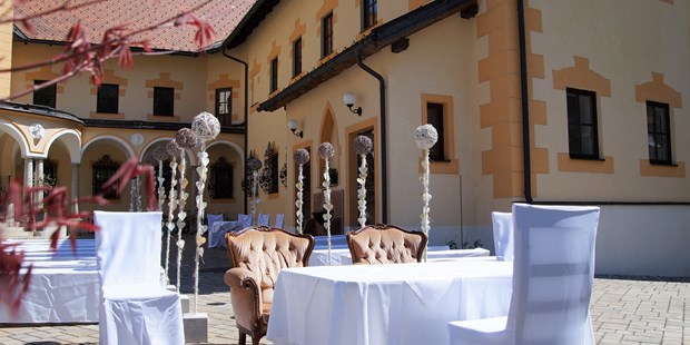Destination-Wedding - Art der Location: Restaurant - stilvoll - romantisch - klassisch - Naturhotel Schloss Kassegg