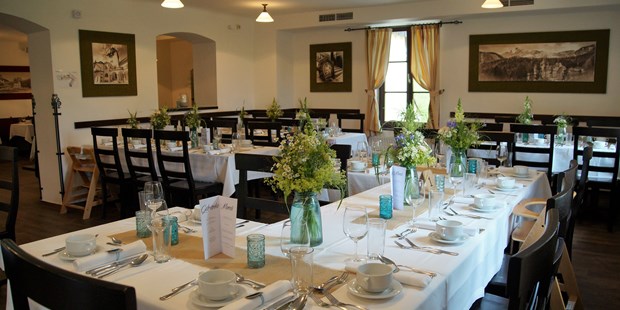 Destination-Wedding - Art der Location: Restaurant - Platz für bis zu 80 Personen im gemütlichen Restaurant - Naturhotel Schloss Kassegg