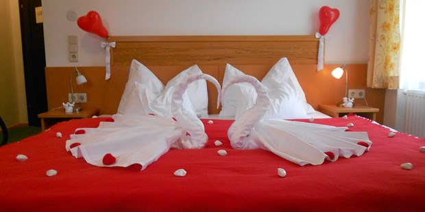 Destination-Wedding - Art der Location: Hotel / Chalet - Wohlfühlzimmer für Ihre Hochzeitsnacht - Naturhotel Schloss Kassegg