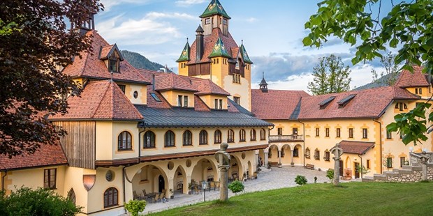 Destination-Wedding - Garten - Alpenregion Nationalpark Gesäuse - Das ehemalige Jagdschloss wurde aufwendig und liebevoll renoviert.  - Naturhotel Schloss Kassegg