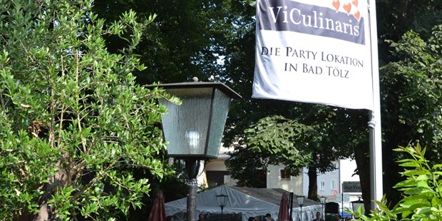Destination-Wedding - Festzelt - Bad Tölz - Empfang im Garten  - ViCulinaris im Kolbergarten