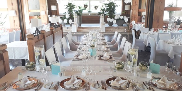 Destination-Wedding - Art der Location: Hotel / Chalet - Österreich - Speisesaal mit Hochzeitstafel - Relax- & Vitalhotel Adler