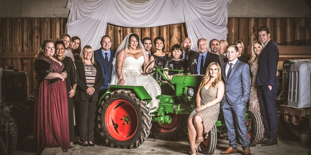 Destination-Wedding - Preisniveau Hochzeitsfeier: € - Tiroler Unterland - Traktorscheune - Hochzeitsinsel
