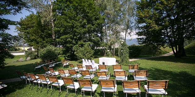 Destination-Wedding - Individuelle Anreise: Helikopterlandeplatz - Österreich - Trauung im Park - Hotel Steirerschlössl