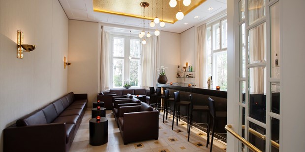 Destination-Wedding - Preisniveau Zimmer/Suiten: €€ - Gustav Klimt Bar - Hotel Steirerschlössl