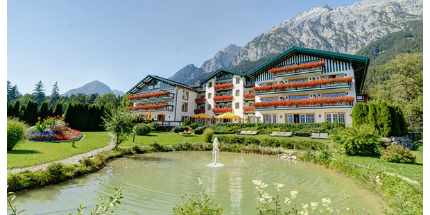Destination-Wedding - Preisniveau Zimmer/Suiten: €€ - PLZ 6069 (Österreich) - Berge und Bio-Badeteich - Alpenhotel Speckbacher Hof