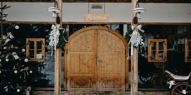 Destination-Wedding - Art der Location: Restaurant - Winterhochzeit - Almdorf Seinerzeit