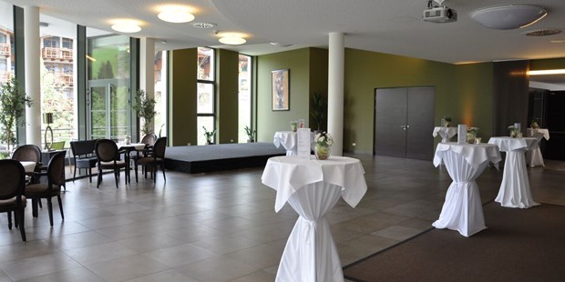 Destination-Wedding - Individuelle Anreise: Helikopterlandeplatz - Österreich - Foyer - Sporthotel Wagrain