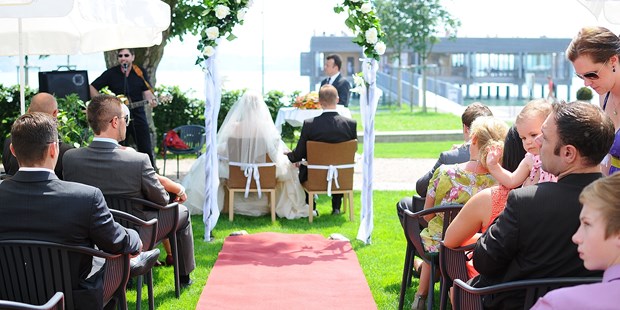Destination-Wedding - Umgebung: mit Seeblick - Lochau - Hochzeitszeremonie im Garten - Seehotel am Kaiserstrand