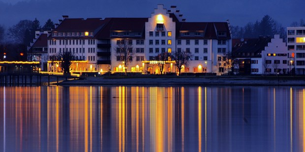 Destination-Wedding - Preisniveau Zimmer/Suiten: €€ - Lochau - Blick auf das Sentido Seehotel Am Kaiserstrand vom Bodensee aus.  - Seehotel am Kaiserstrand