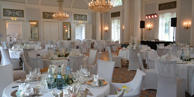 Destination-Wedding - Preisniveau Hochzeitsfeier: €€ - Schwarzwald - Hochzeit im Residenzsaal - Hotel Therme Bad Teinach
