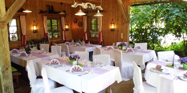 Destination-Wedding - Umgebung: am Land - Niederösterreich - Hochzeit in der Pfluaghitt´n - Wildkräuterhotel Steinschalerhof