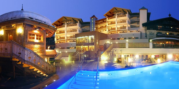Destination-Wedding - Umgebung: am Land - Außenansicht Hotel im Winter - Alpine Palace***** New Balance Luxus Resort