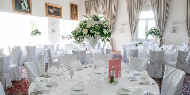 Destination-Wedding - Preisniveau Hochzeitsfeier: €€€€ - Der Saal für das Dinner. - Schloss Maria Loretto