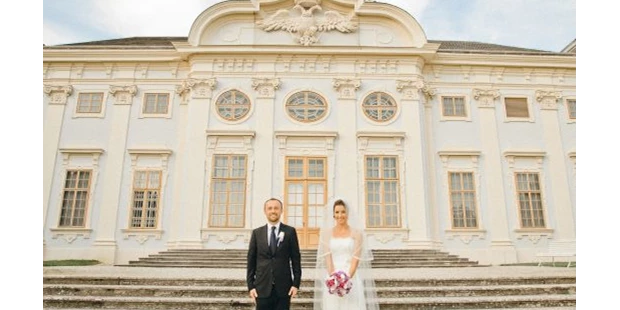 Destination-Wedding - Art der Location: Hotel / Chalet - Heiraten im Schloss Halbturn im Burgenland.
Foto © stillandmotionpictures.com - Schloss Halbturn